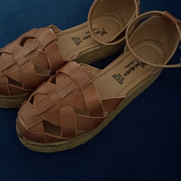 Platform sandals - Picture 3 of 9